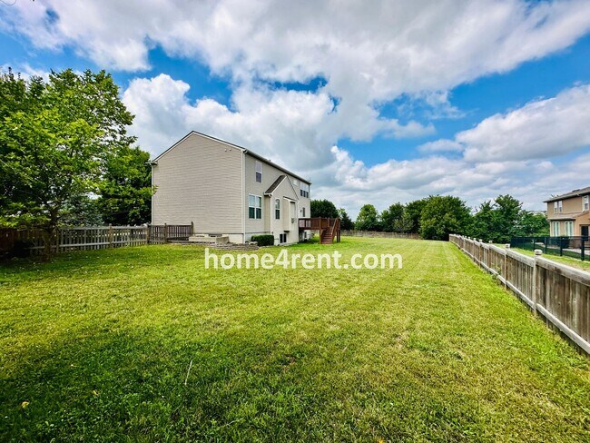 Building Photo - Wood Floors, Open Layout, Plenty of Natura...