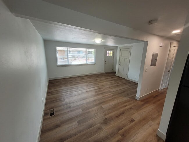 Building Photo - 245 W 200 N