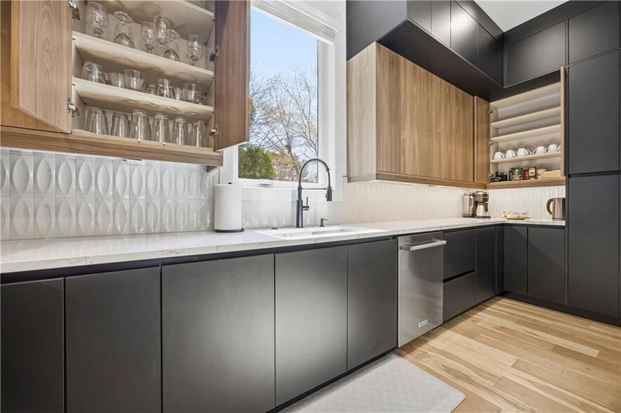 Building Photo - 434 Markham St SW