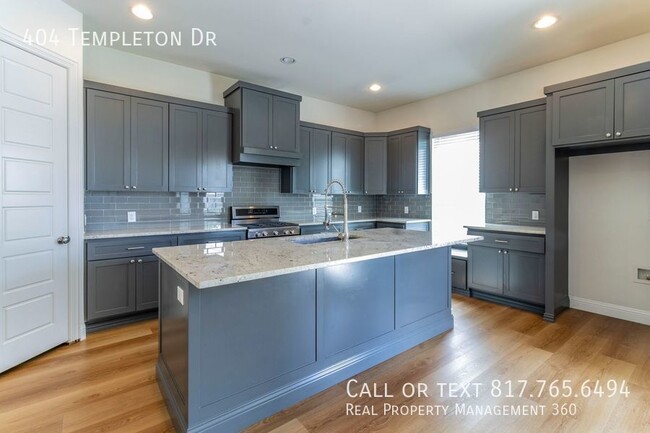 Building Photo - 404 Templeton Dr