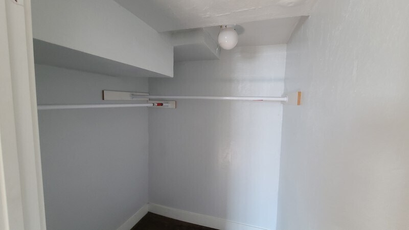 Building Photo - 848 600 W