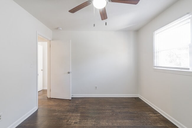 Building Photo - 1024 Houston St