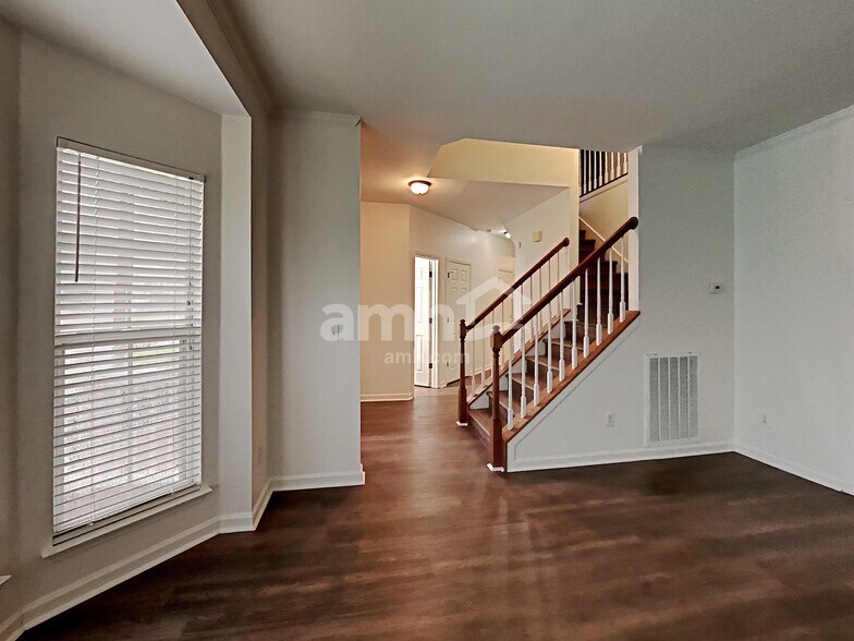 Building Photo - 1513 Cardinal Ln