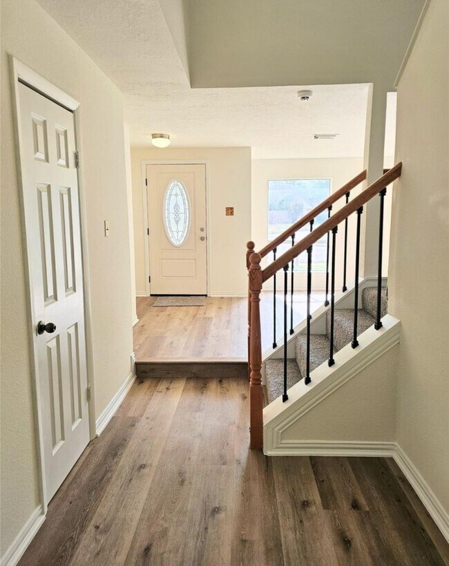 Building Photo - 24022 Spring Briar Ln