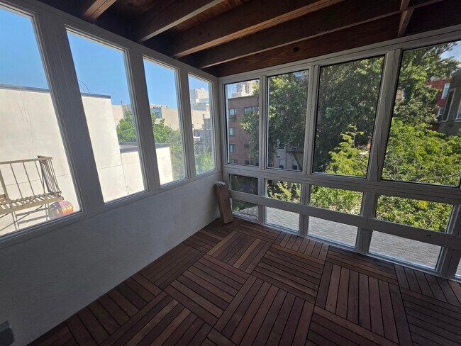 Building Photo - 207 Garden St