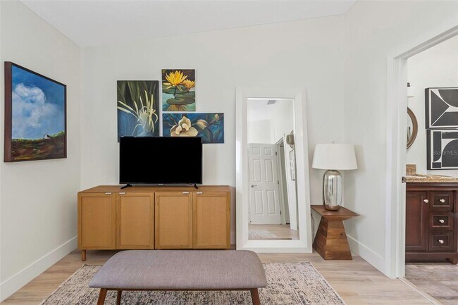Building Photo - 375 Madeira Cir