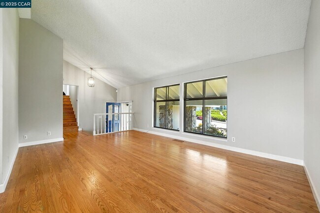 Building Photo - 267 Duperu Dr