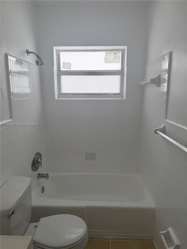 Building Photo - 621 SW 15th Ave