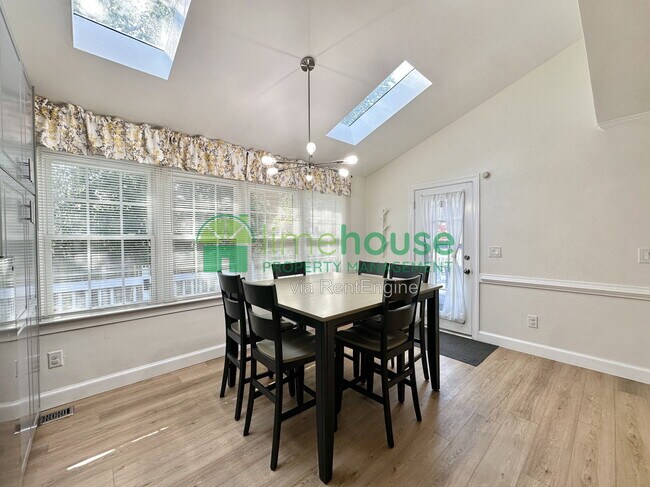 Building Photo - 948 Forest Lakes Cir