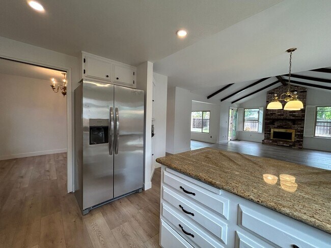 Building Photo - Spacious 4-Bedroom 2.5 Bath Single-Story H...