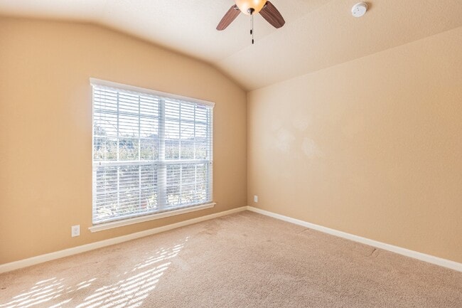 Building Photo - 259 Creekview Way