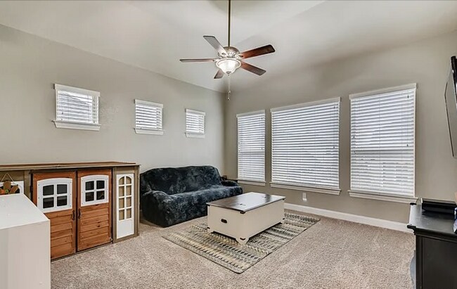 Building Photo - Spacious 4-Bedroom Ranch-Style Rental with...