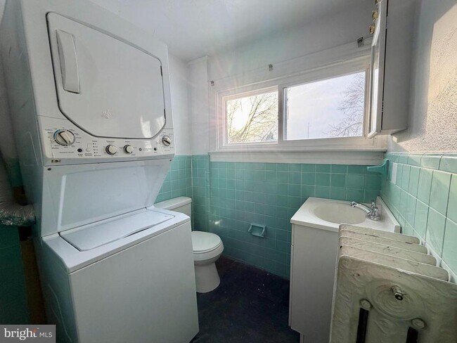 Building Photo - 706 N High St