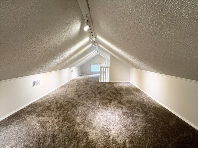 Building Photo - 421 E Myrtle St