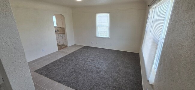 Building Photo - 2518 Applegate Ave