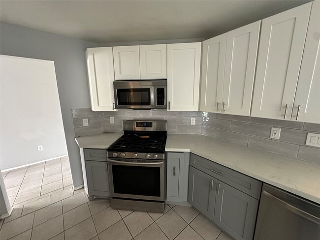 Building Photo - 6814 Cheshire Park Rd