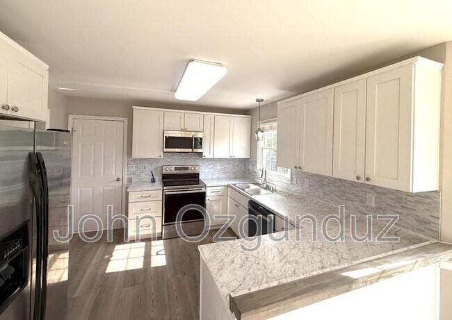 Building Photo - 804 Falling Wind Ct