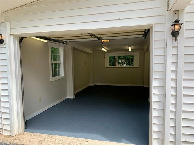Building Photo - 2595 Ashford Rd NE