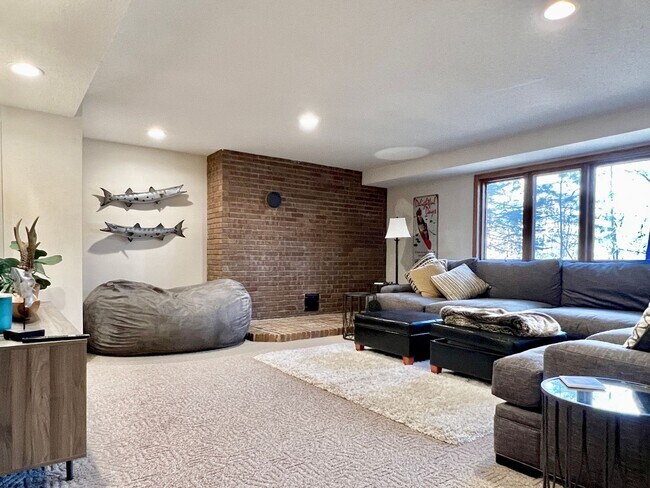 Building Photo - Sophisticated Condo Retreat on Old Mission Peninsula