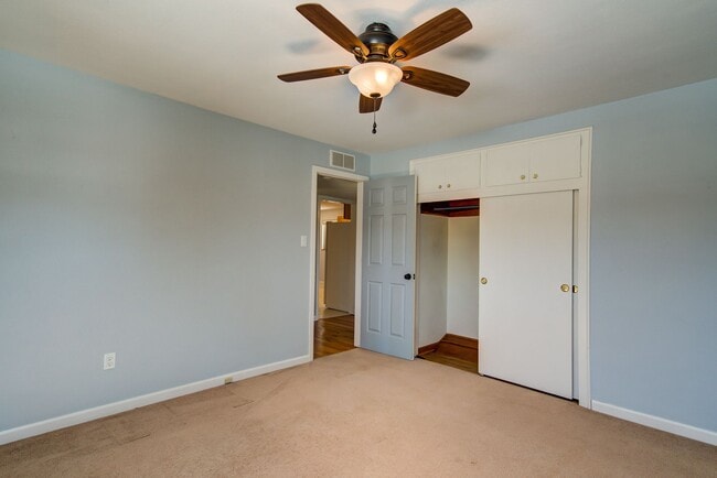 Building Photo - Ranch Style Brick home, charming and convenient!