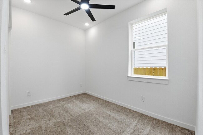 Building Photo - 4610 Providence St