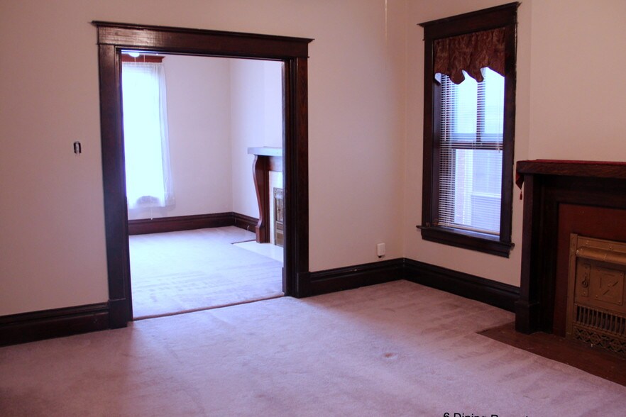 Dining room 12x12 into living room - 3016 Victor St