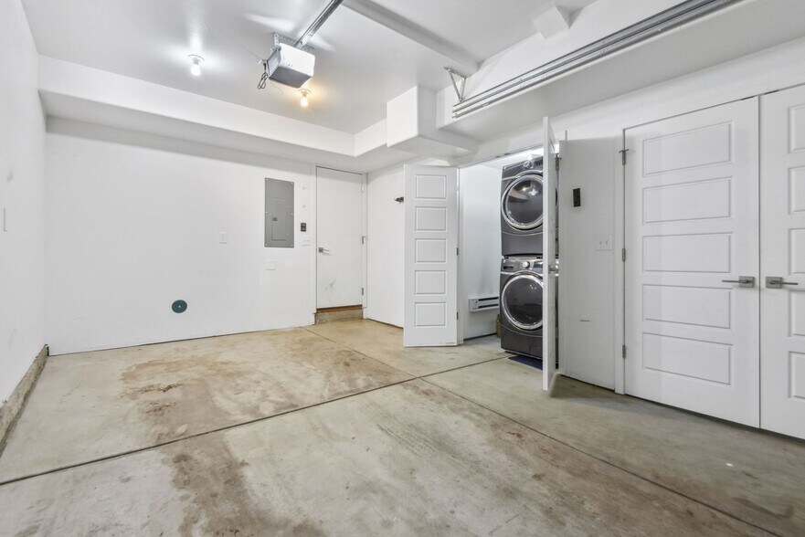 Building Photo - 1551 W 43rd Ave