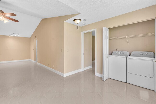 Building Photo - 3340 Pinewalk Dr N