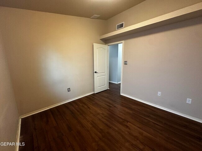 Building Photo - 2405 Sparrow Point St