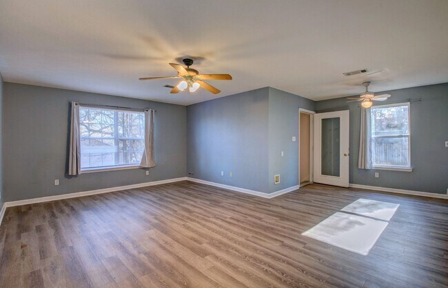 Building Photo - 3 Rocky Top Cove