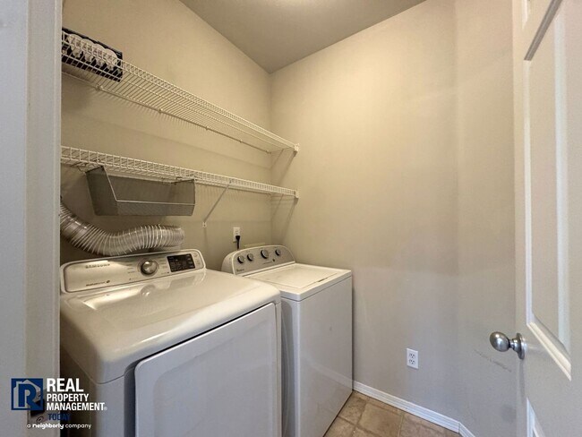 Building Photo - Beautiful 3 Bedroom Condo in Renton, WA!