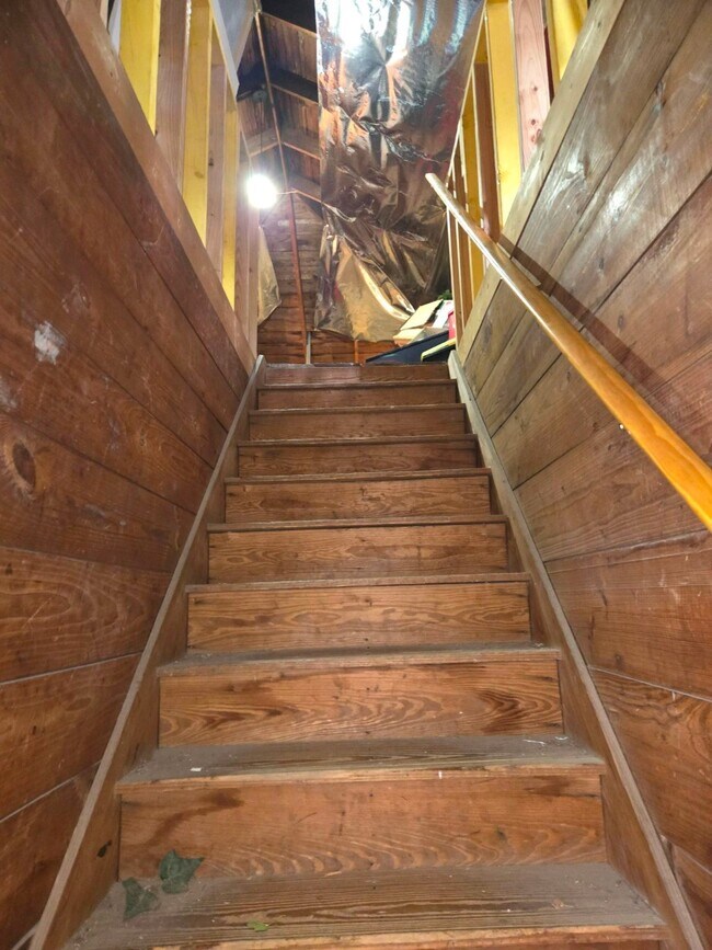 Building Photo - 401 W Clay St