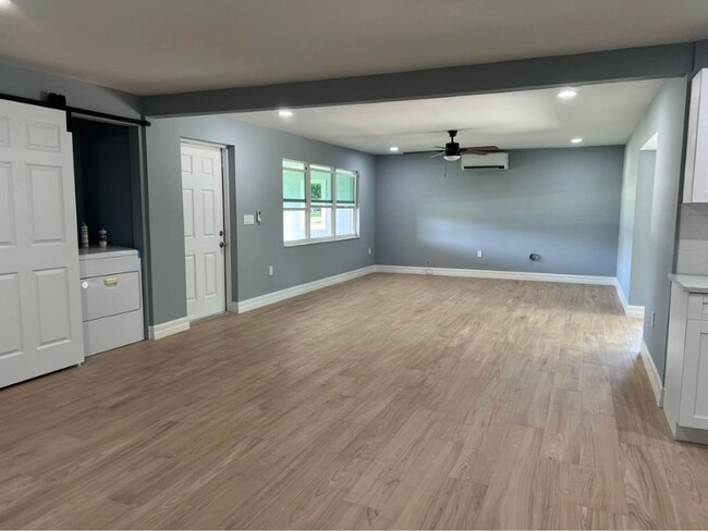 Building Photo - 2148 Aldridge Ave