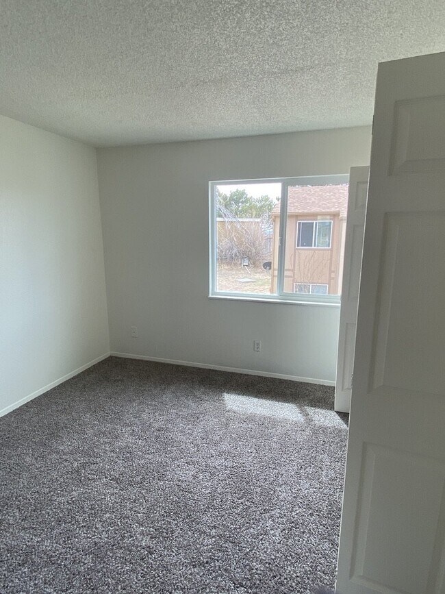 Building Photo - "Cozy 2-Bed Retreat with Charm!"