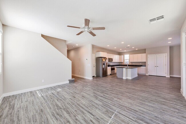 Interior Photo - Medina Court