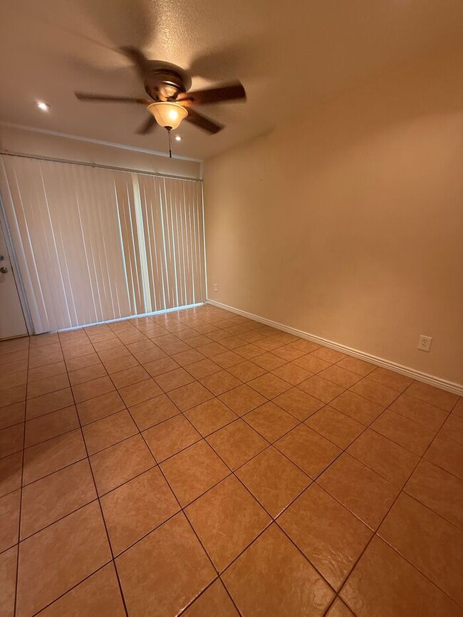 Building Photo - Townhome For Rent