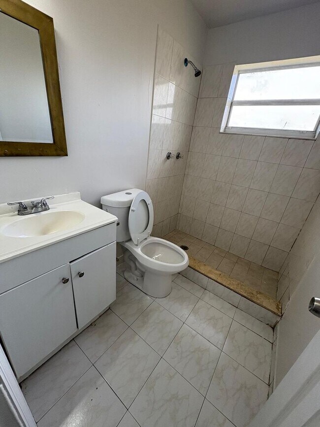 Building Photo - 900 NW