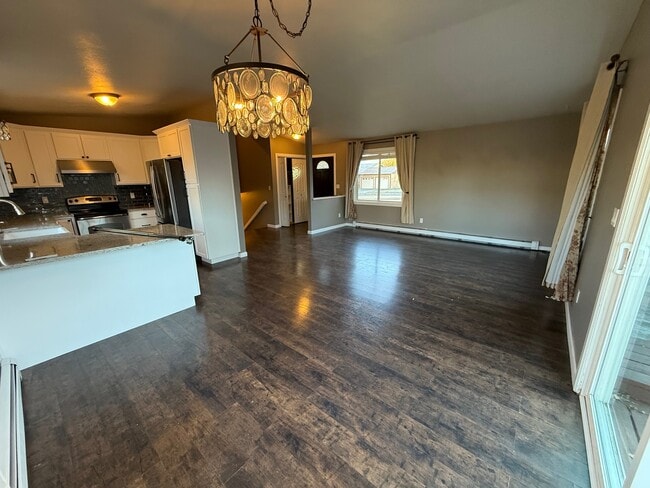 Building Photo - 503 N Yellowstone Ave