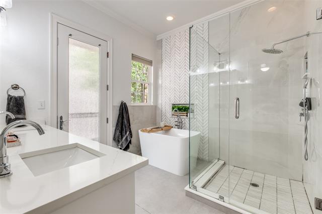 Building Photo - 5709 Lewis St