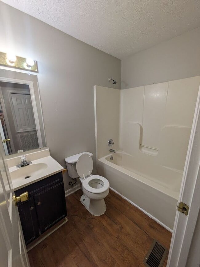 Building Photo - 2BD/1BA Unit in HIckory
