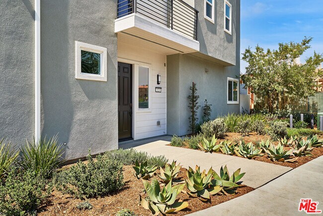 Building Photo - 525 Daniel Freeman Cir