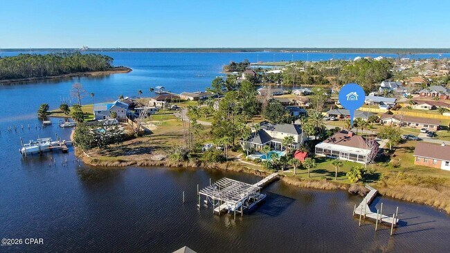 Building Photo - 816 W 8th St Cir