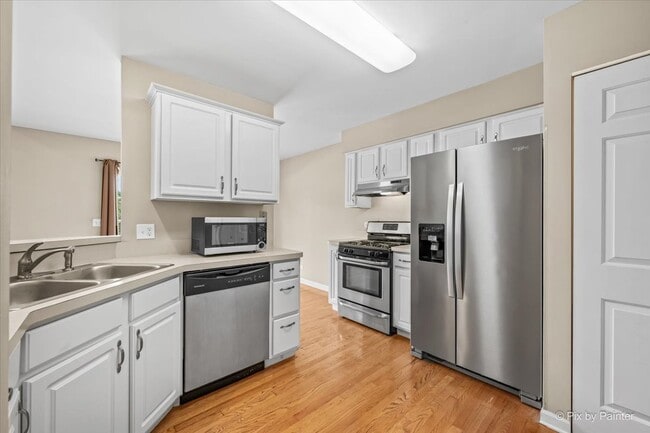 Building Photo - 1058 E Danbury Dr