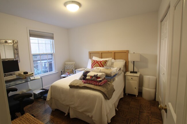 Building Photo - Wesley Heights Spacious 2 bedroom, 2.5 Bat...