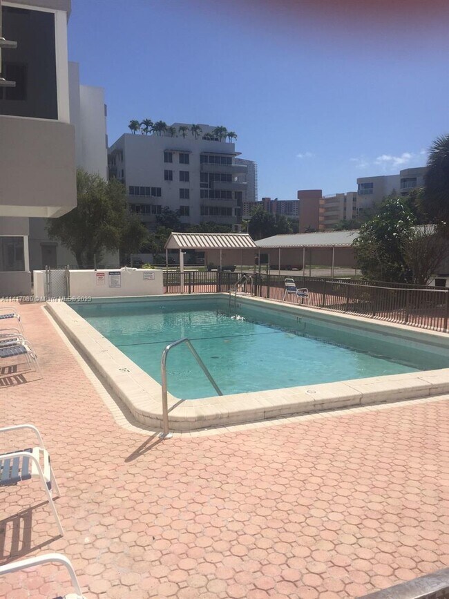 Building Photo - 250 180th Dr