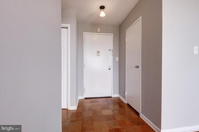 Building Photo - 10500 Rockville Pike