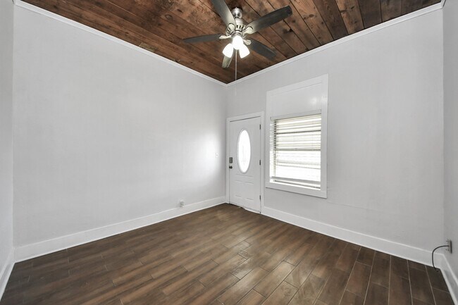 Building Photo - 1213 28th St