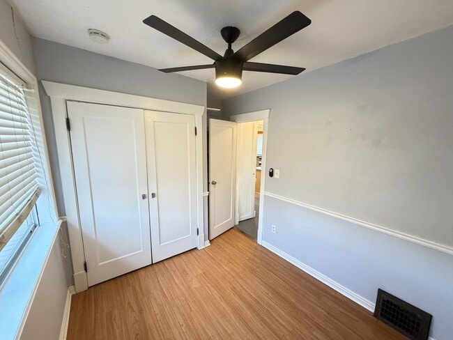 Building Photo - 565 Hollywood Ave