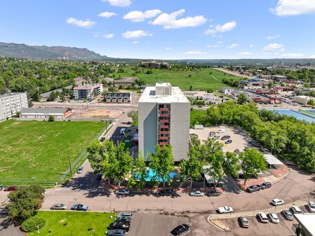 Building Photo - 777 Saturn Dr