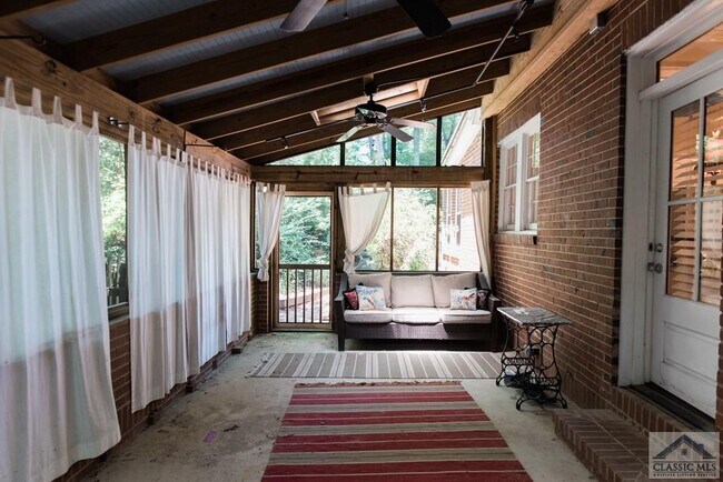 Building Photo - 285 Hampton Ct